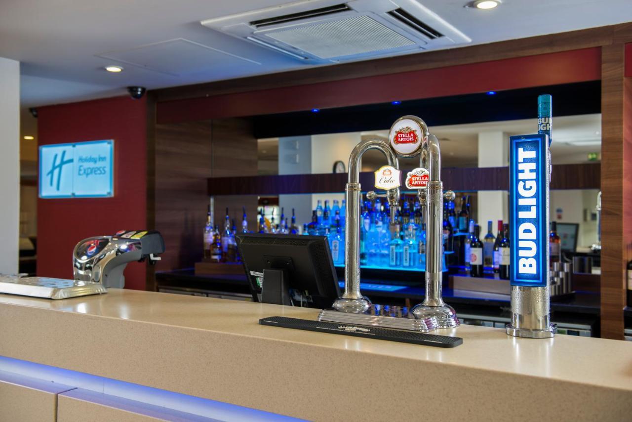 Holiday Inn Express London - Dartford By Ihg Zewnętrze zdjęcie